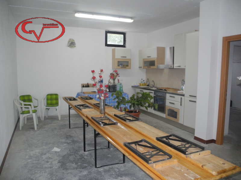 Immagine 38 di Villa in vendita  a Bucine