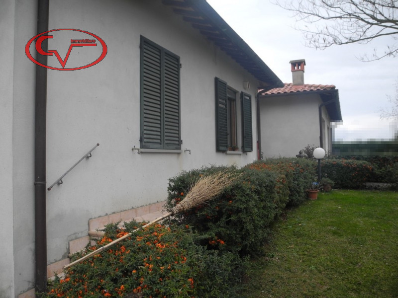 Immagine 42 di Villa in vendita  a Bucine