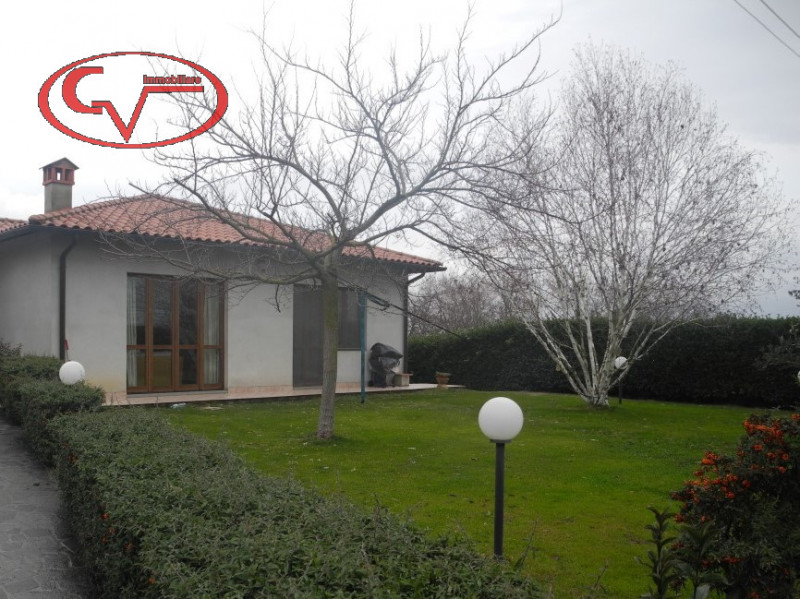 Immagine 43 di Villa in vendita  a Bucine