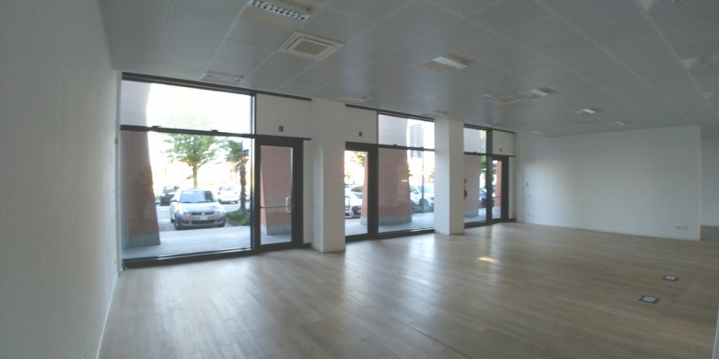 Immagine 3 di Negozio in vendita  in VIALE DELL' ARTIGIANATO a Bernareggio