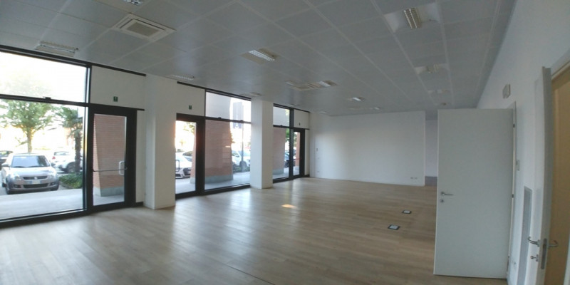 Immagine 4 di Negozio in vendita  in VIALE DELL' ARTIGIANATO a Bernareggio