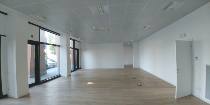 Immagine 5 di Negozio in vendita  in VIALE DELL' ARTIGIANATO a Bernareggio