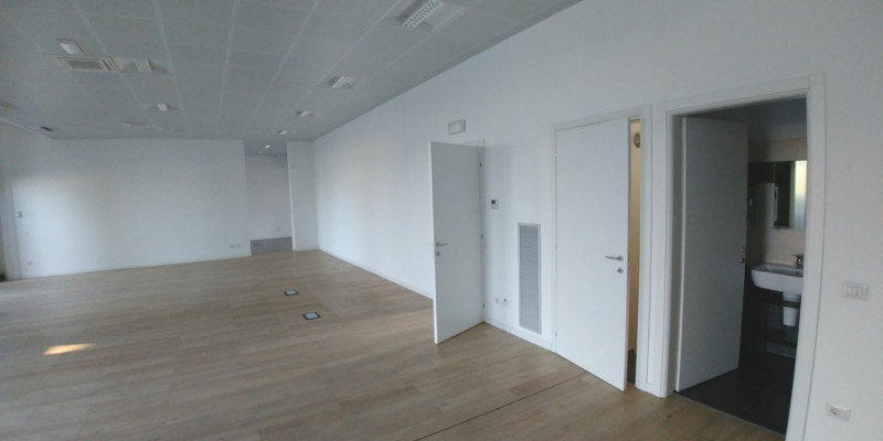 Immagine 6 di Negozio in vendita  in VIALE DELL' ARTIGIANATO a Bernareggio