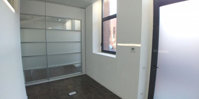 Immagine 11 di Negozio in vendita  in VIALE DELL' ARTIGIANATO a Bernareggio