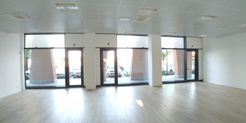 Immagine 15 di Negozio in vendita  in VIALE DELL' ARTIGIANATO a Bernareggio