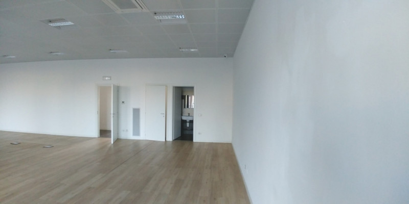 Immagine 21 di Negozio in vendita  in VIALE DELL' ARTIGIANATO a Bernareggio