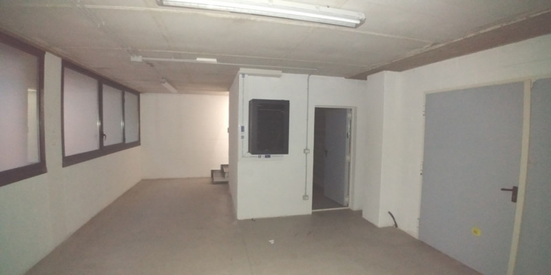 Immagine 22 di Negozio in vendita  in VIALE DELL' ARTIGIANATO a Bernareggio