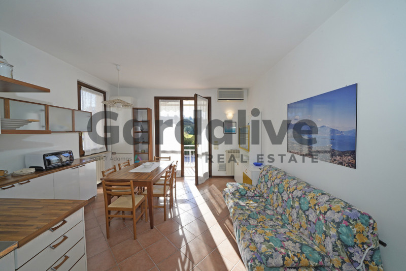 Immagine 3 di Appartamento in vendita  in Via degli Alpini a Manerba Del Garda