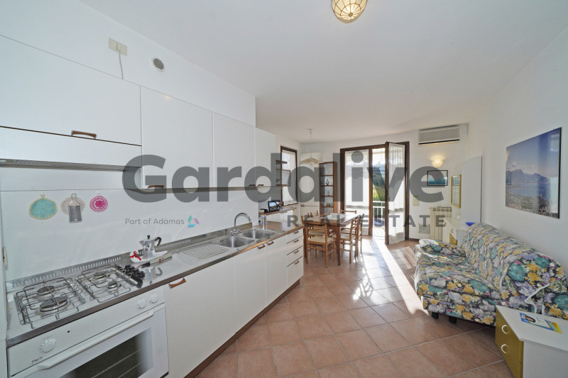 Immagine 4 di Appartamento in vendita  in Via degli Alpini a Manerba Del Garda