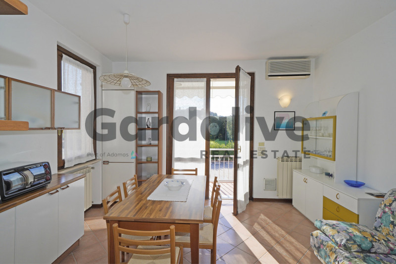 Immagine 5 di Appartamento in vendita  in Via degli Alpini a Manerba Del Garda