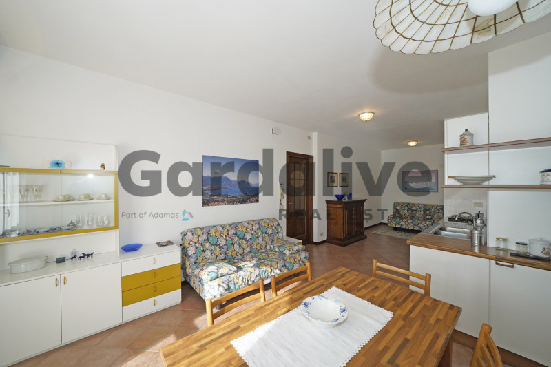 Immagine 8 di Appartamento in vendita  in Via degli Alpini a Manerba Del Garda