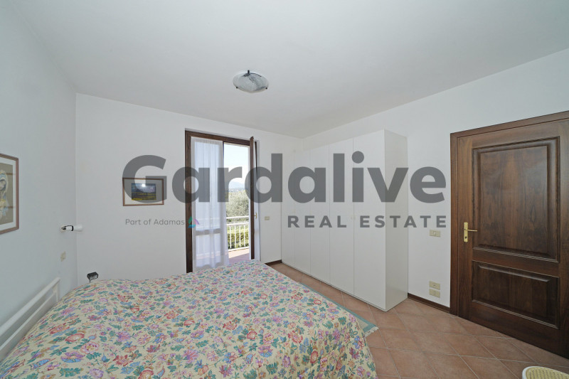 Immagine 11 di Appartamento in vendita  in Via degli Alpini a Manerba Del Garda