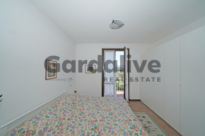 Immagine 12 di Appartamento in vendita  in Via degli Alpini a Manerba Del Garda