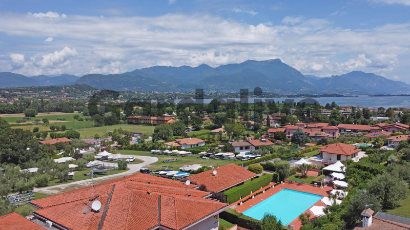 Immagine 18 di Appartamento in vendita  in Via degli Alpini a Manerba Del Garda