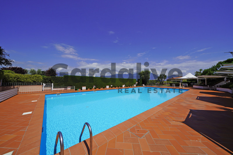 Immagine 19 di Appartamento in vendita  in Via degli Alpini a Manerba Del Garda