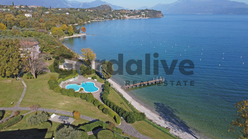 Immagine 1 di Appartamento in vendita  in Via Seselle a Manerba Del Garda