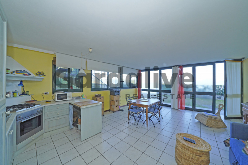 Immagine 2 di Appartamento in vendita  in Via Seselle a Manerba Del Garda