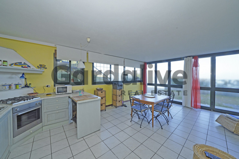 Immagine 5 di Appartamento in vendita  in Via Seselle a Manerba Del Garda