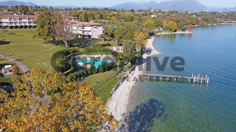 Immagine 30 di Appartamento in vendita  in Via Seselle a Manerba Del Garda