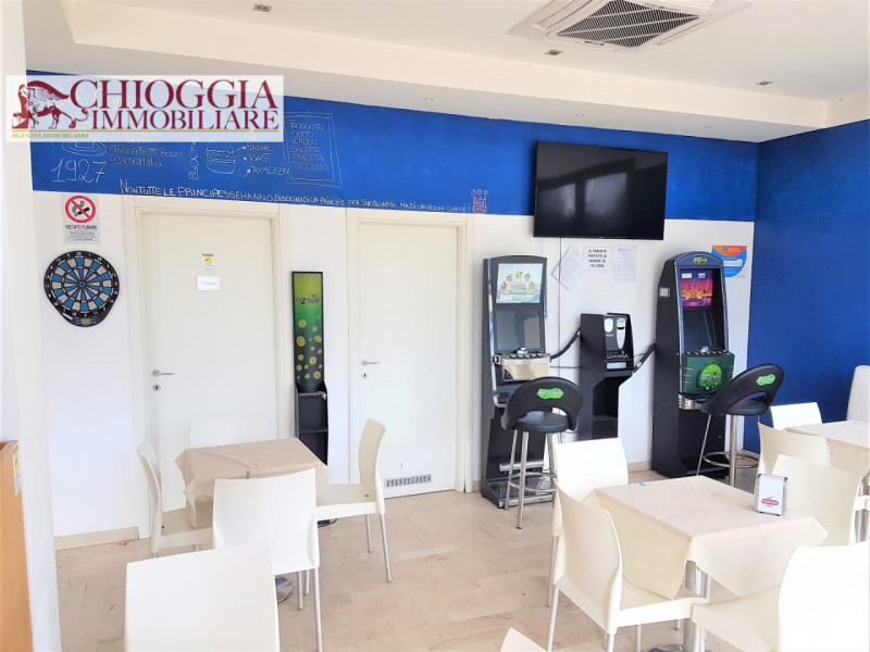 Immagine 11 di Negozio in vendita  in Via Marco Polo 69 a Chioggia