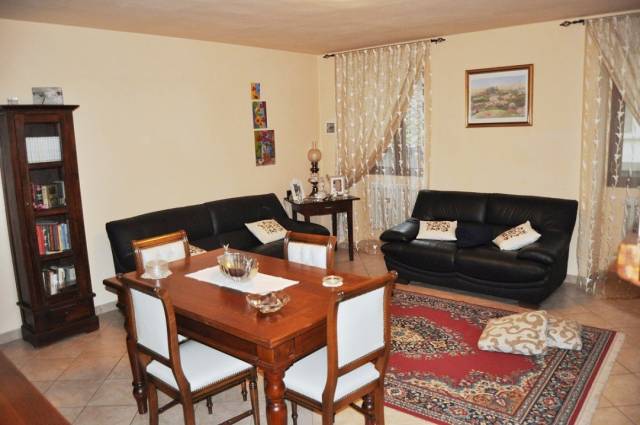 Immagine 2 di Casa indipendente in vendita  a Terranuova Bracciolini