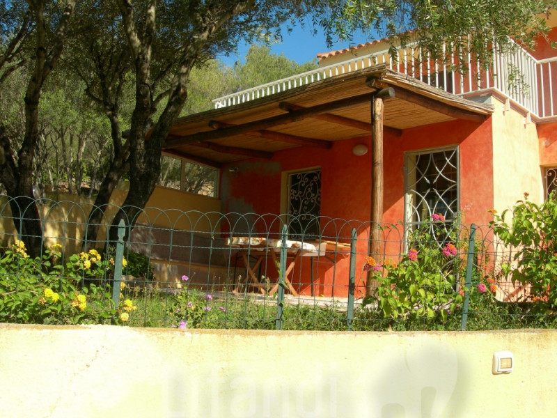 Immagine 2 di Villa in vendita  a Arzachena