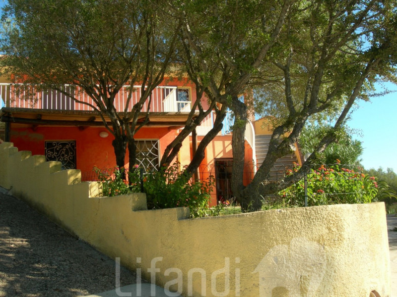 Immagine 6 di Villa in vendita  a Arzachena