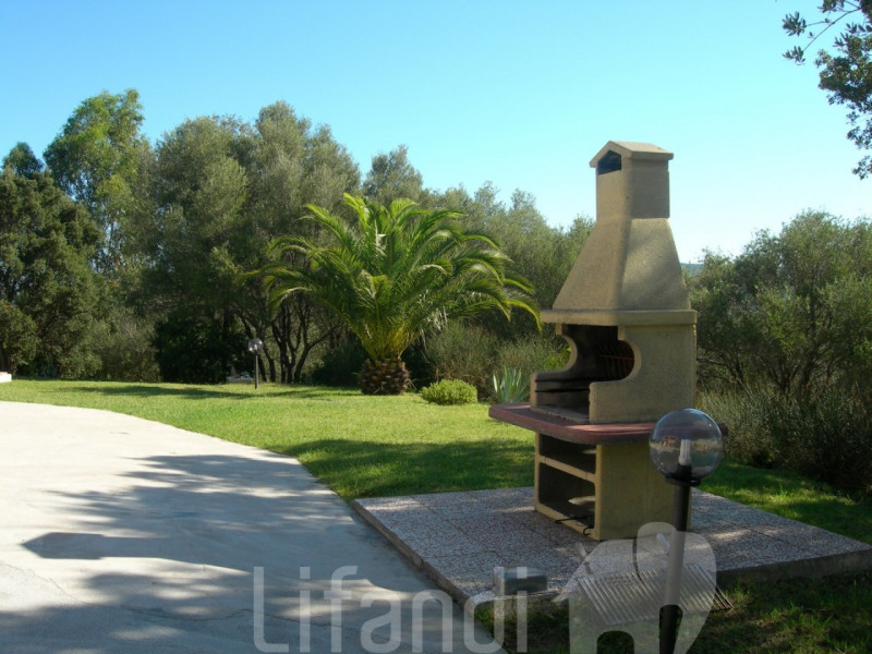 Immagine 13 di Villa in vendita  a Arzachena