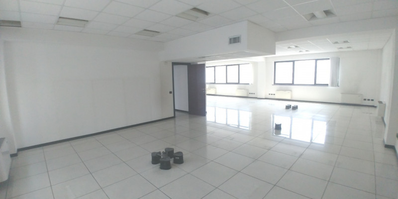 Immagine 10 di Ufficio in affitto  in VIA GROSIO a Milano