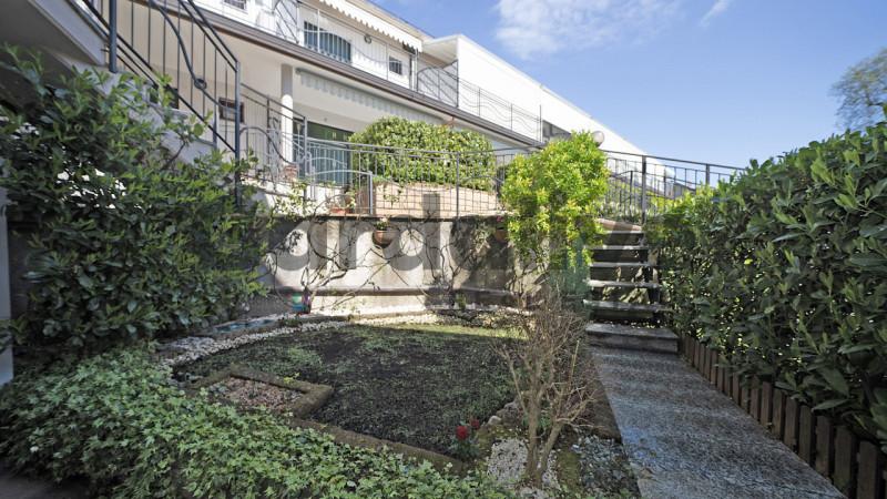 Immagine 15 di Appartamento in vendita  in Via XX settembre a Manerba Del Garda