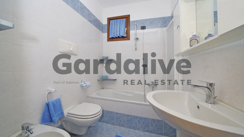 Immagine 17 di Appartamento in vendita  in Via XX settembre a Manerba Del Garda