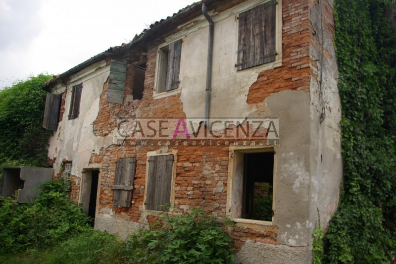 Immagine 2 di Rustico / casale in vendita  in via mazzini a Grisignano Di Zocco