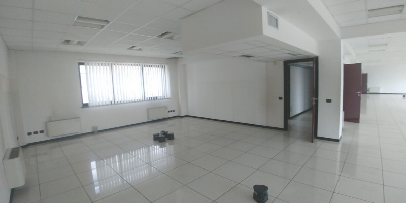 Immagine 10 di Ufficio in affitto  in VIA GROSIO a Milano