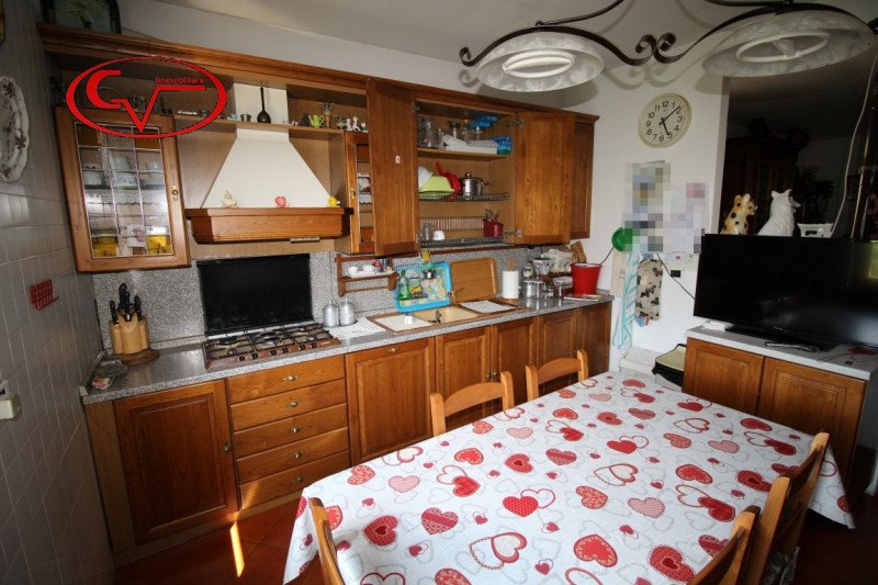 Immagine 5 di Casa quadrifamiliare in vendita  in via Roma a Loro Ciuffenna