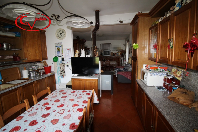 Immagine 6 di Casa quadrifamiliare in vendita  in via Roma a Loro Ciuffenna