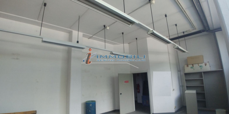 Immagine 2 di Laboratorio in vendita  in VIA CROCE B. a Vimodrone