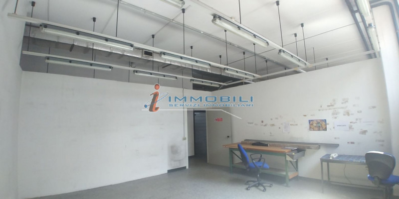 Immagine 4 di Laboratorio in vendita  in VIA CROCE B. a Vimodrone