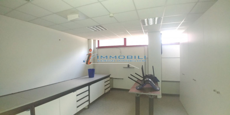 Immagine 5 di Laboratorio in vendita  in VIA CROCE B. a Vimodrone