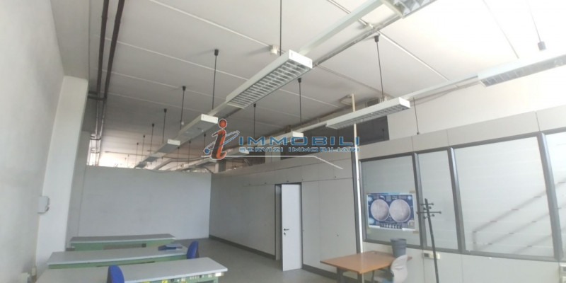 Immagine 6 di Laboratorio in vendita  in VIA CROCE B. a Vimodrone