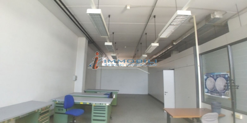 Immagine 7 di Laboratorio in vendita  in VIA CROCE B. a Vimodrone