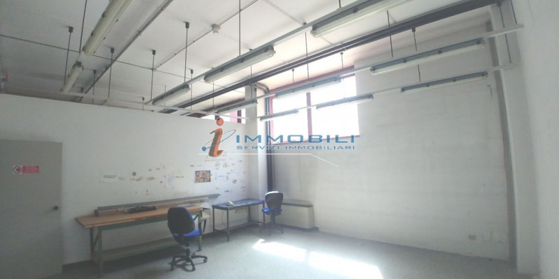 Immagine 9 di Laboratorio in vendita  in VIA CROCE B. a Vimodrone