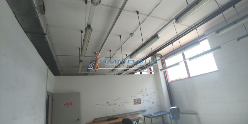 Immagine 10 di Laboratorio in vendita  in VIA CROCE B. a Vimodrone