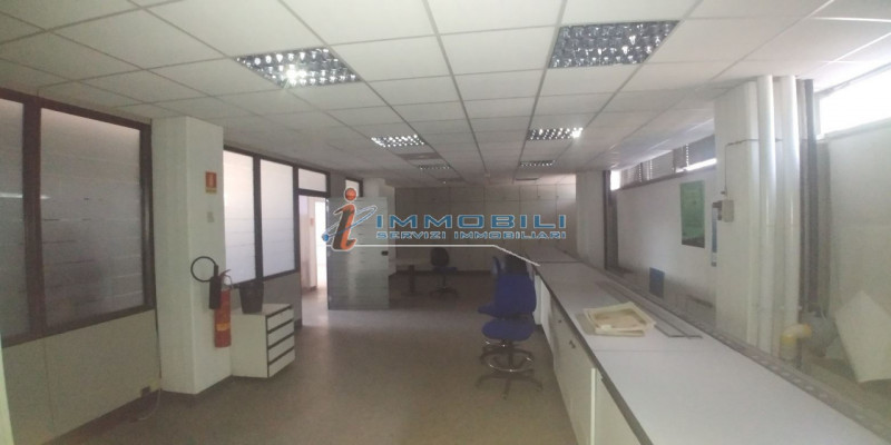 Immagine 12 di Laboratorio in vendita  in VIA CROCE B. a Vimodrone