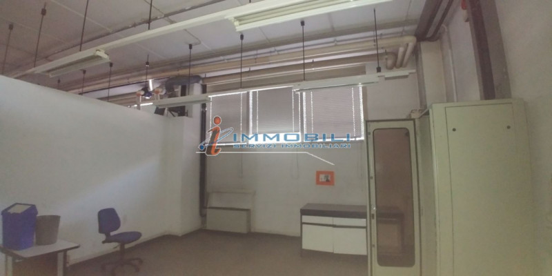 Immagine 13 di Laboratorio in vendita  in VIA CROCE B. a Vimodrone