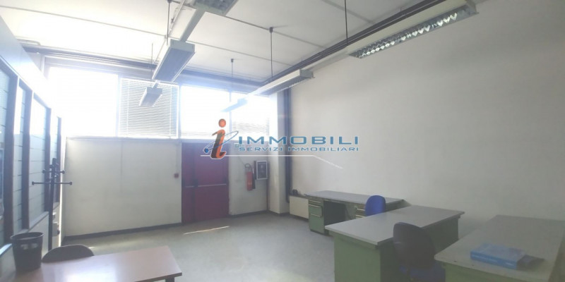 Immagine 14 di Laboratorio in vendita  in VIA CROCE B. a Vimodrone