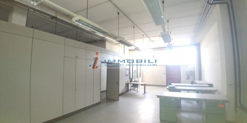 Immagine 15 di Laboratorio in vendita  in VIA CROCE B. a Vimodrone