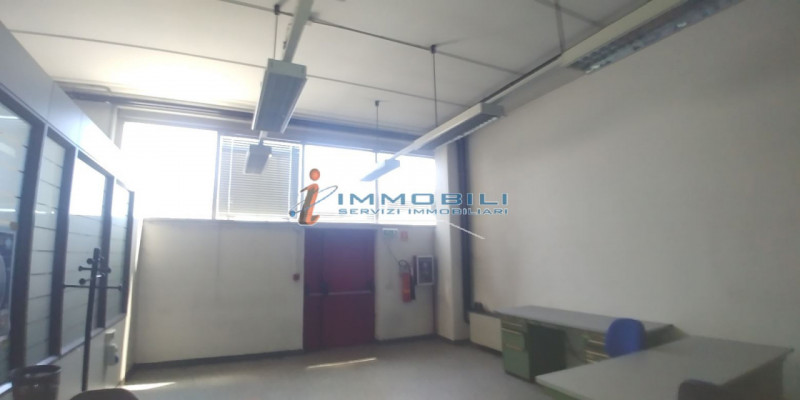 Immagine 17 di Laboratorio in vendita  in VIA CROCE B. a Vimodrone