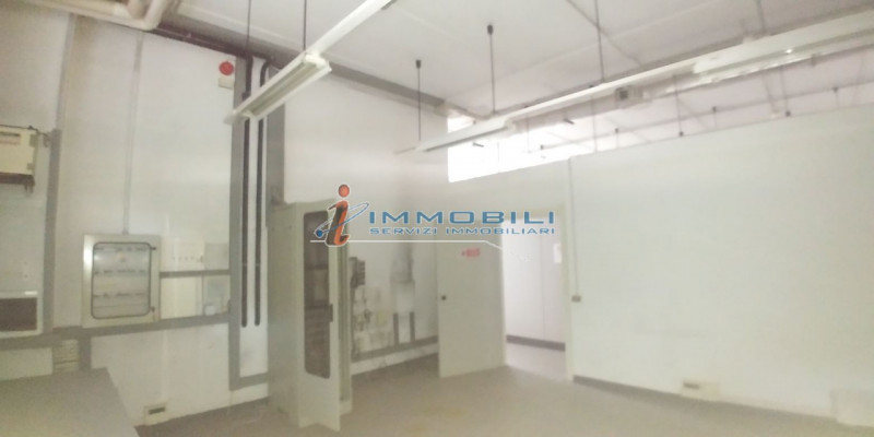 Immagine 18 di Laboratorio in vendita  in VIA CROCE B. a Vimodrone