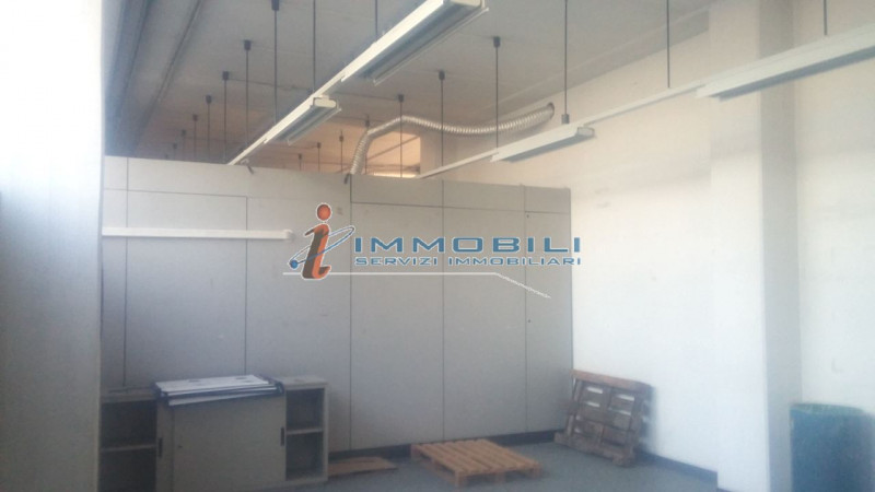 Immagine 21 di Laboratorio in vendita  in VIA CROCE B. a Vimodrone
