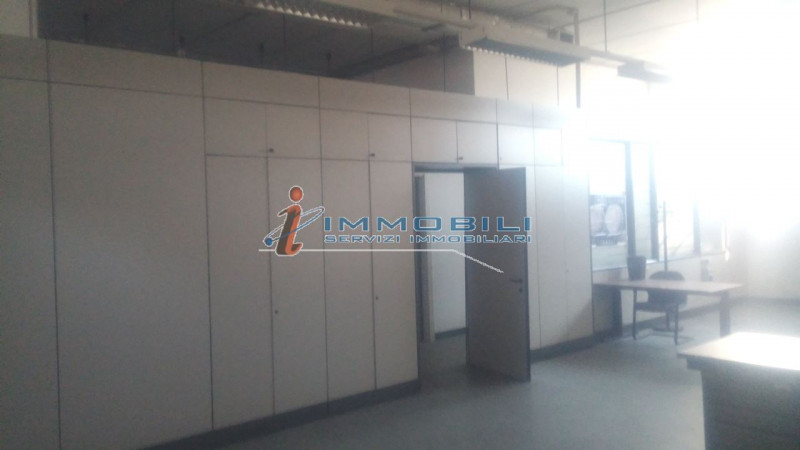 Immagine 24 di Laboratorio in vendita  in VIA CROCE B. a Vimodrone